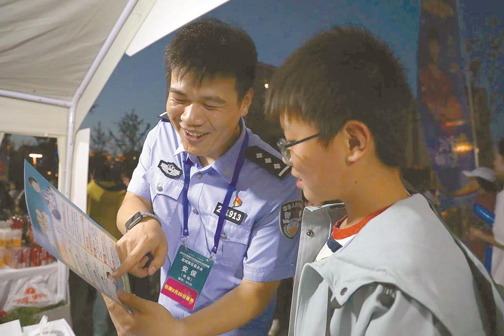 用文字与镜 用文字与镜