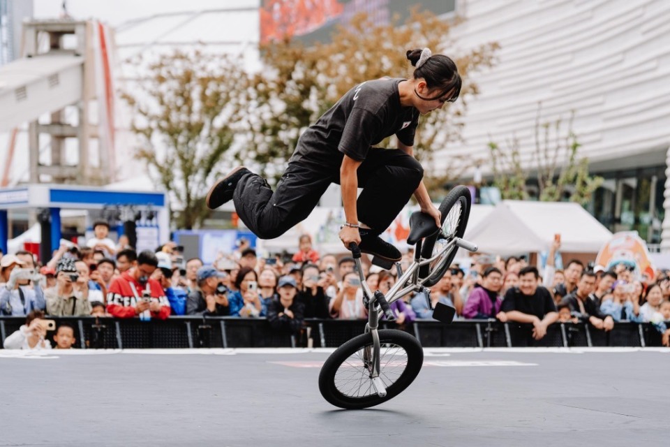 限滑板车公 限滑板车公